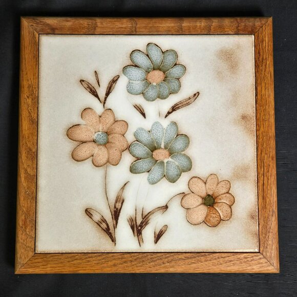 Vintage Italian Ceramic Wall Art Blue & Tan Daisy Tile in Wood Frame 9" Italy - Picture 1 of 8